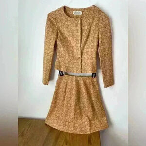 Vintage 1960s Women’s Suit Size 6 jacket and skirt